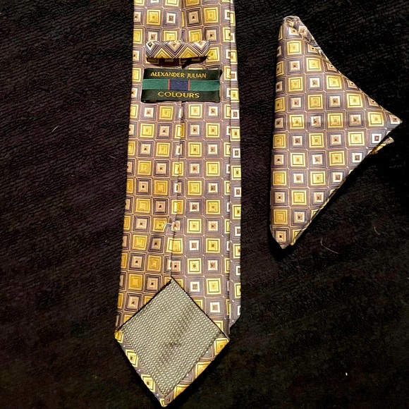 Great looking Alexander Julian Men’s Necktie with matching pocket square - Picture 2 of 4